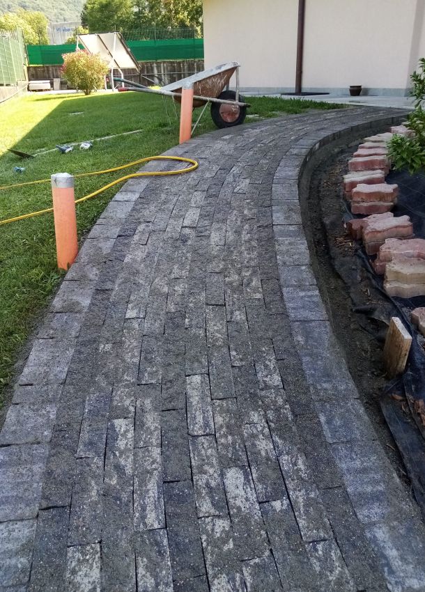 Pavimentazione listello vialetto abitazione privata